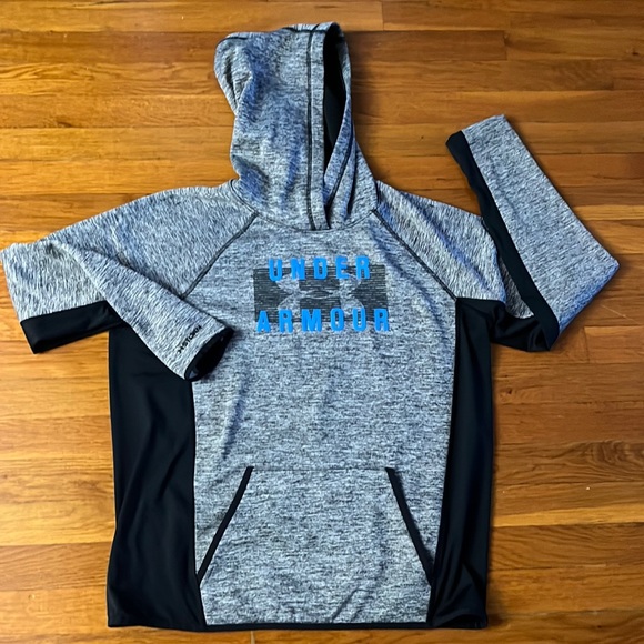 Under Armour size Large, cold gear. Pull over, hood, front kangaroo pocket - Picture 2 of 6